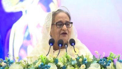 বক্তব্য রাখছেন শেখ হাসিনা