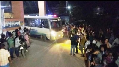 চার ঘণ্টা ধরে চলা সংঘর্ষে অন্তত ১০ জন আহত হন