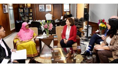শ্রম ও কর্মসংস্থান প্রতিমন্ত্রী মন্নুজান সুফিয়ানের সঙ্গে ইইউ প্রতিনিধিদল সাক্ষাৎ করেন