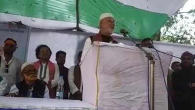 দলীয় সভায় বক্তব্য দেন বঙ্গবীর কাদের সিদ্দিকী