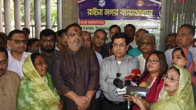 গণমাধ্যমের সঙ্গে মতবিনিময় করেন মেয়র ফজলে নূর তাপস