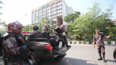 রাজধানীসহ সারা দেশে ১৮১ প্লাটুন বিজিবি মোতায়েন করা হয়েছে  ছবি: নাসিরুল ইসলাম