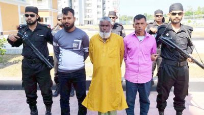 গ্রেফতার তিন আসামি