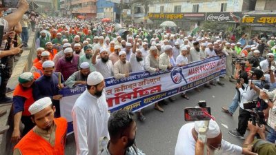 এক তরফা তফসিল ঘোষণার প্রতিবাদে নির্বাচন কমিশন অভিমুখে রাজধানতে গণমিছিল করে ইসলামী আন্দোলন, ছবি: নাসিরুল ইসলাম