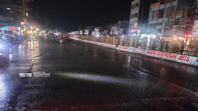 বঙ্গোপসাগরে অবস্থান করা গভীর নিম্নচাপের প্রভাবে উপকূলীয় জেলা নোয়াখালীতে বৃহস্পতিবার সকাল থেকেই গুঁড়ি গুঁড়ি বৃষ্টি হচ্ছে