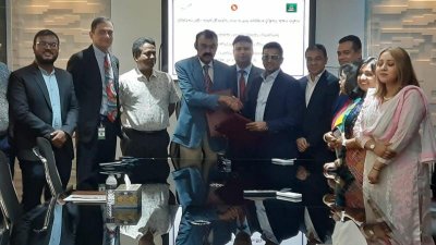 চুক্তি সই অনুষ্ঠানে দুই প্রতিষ্ঠানের প্রতিনিধিরা