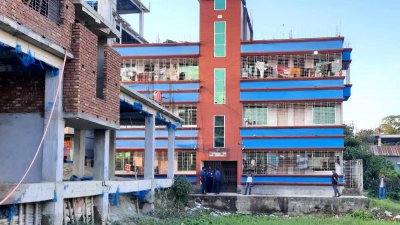 টাঙ্গাইল পৌরসভার বোয়ালী এলাকার বাসা থেকে তার লাশ উদ্ধার করা হয়