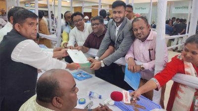 সাঈদ খোকনের পক্ষে এ মনোনয়ন ফরম সংগ্রহ করেন তার জনসংযোগ কর্মকর্তা জাহিদ আলম ইমন ও প্রটোকল কর্মকর্তা হাবিবুল ইসলাম সুমন