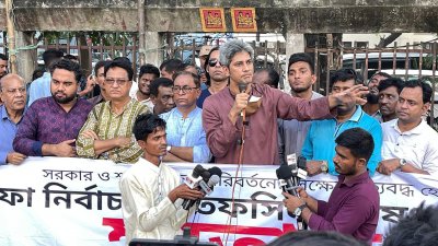 বক্তব্য দিচ্ছেন  জোনায়েদ সাকি।