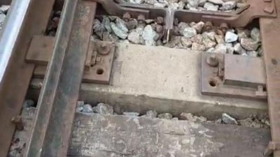 রেললাইনের নাটবল্টু চুরি