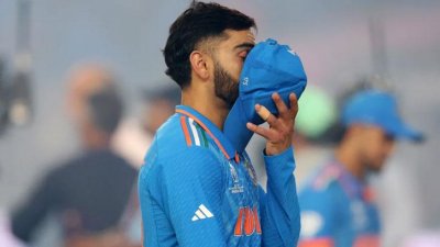 দুঃখে ভেসেছেন কোহলি