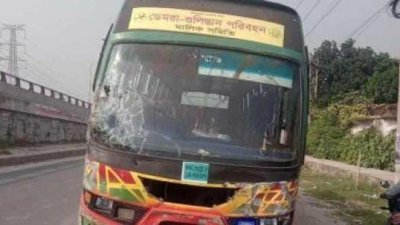 বাস-লেগুনা সংঘর্ষে লেগুনার তিন জন যাত্রী নিহত হয়েছেন