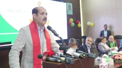 কথা বলছেন ডিএনসিসি মেয়র আতিকুল ইসলাম