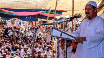 অনুষ্ঠানে বক্তব্য দিচ্ছেন মুফতি সৈয়দ মুহাম্মদ রেজাউল করিম