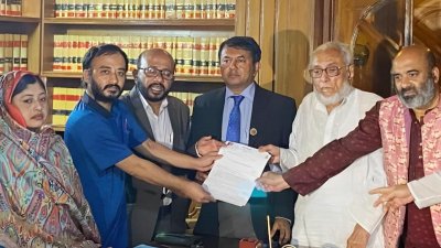 তৃণমূল বিএনপির মনোনয়ন ফরম হাতে হামীম কেফায়েত ফালু