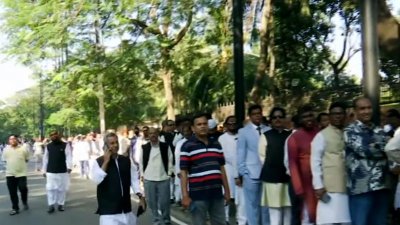 মনোনয়নপ্রত্যাশীদের দীর্ঘ সারি