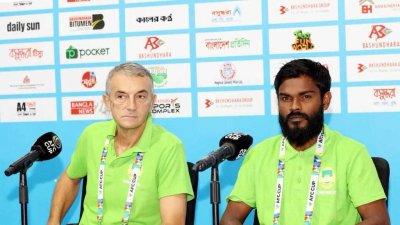 মাজিয়া কোচ সেজলিয়া ও অধিনায়ক ইরুফান