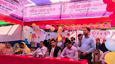 সাহিত্য মেলায় অতিথিদের একাংশ