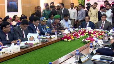 বরিশালে নির্বাচন সংশ্লিষ্টদের সঙ্গে ইসি আহসান হাবিবের বৈঠক