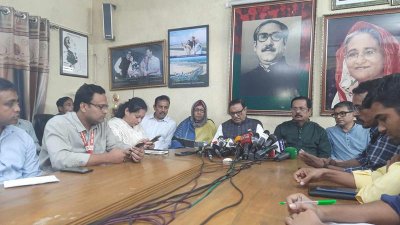 সাংবাদিকদের সঙ্গে কথা বলছেন ওবায়দুল কাদের