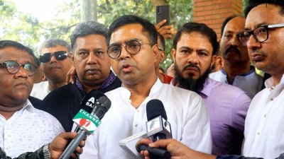 বক্তব্য রাখছেন ঢাকা-৬ আসনে নৌকার প্রার্থী সাঈদ খোকন