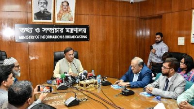 সচিবালয়ে মন্ত্রণালয়ের সভাকক্ষে এক অনুষ্ঠানে বক্তব্য রাখছেন তথ্যমন্ত্রী ড. হাছান মাহমুদ