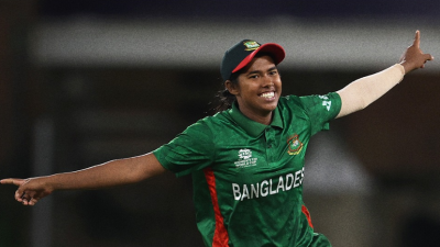 ৫ উইকেট নিয়ে সেরা বোলার ছিলেন স্বর্ণা।