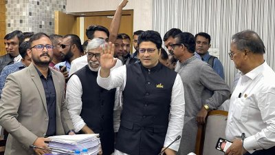 মনোনয়নপত্র বৈধ ঘোষণার পর প্রার্থী ফেরদৌস আহমেদ
