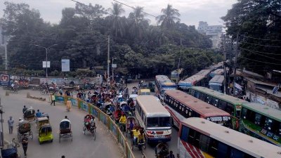 পুরান ঢাকা এলাকায় সড়কের চিত্র (ছবি: আতিক হাসান শুভ)