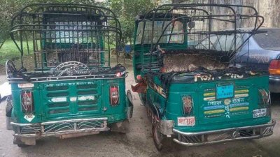 পুড়ে যাওয়া অটোরিকশা