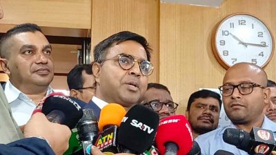 ৪ ডিসেম্বর ঢাকা-৬ আসনে সাঈদ খোকনের মনোনয়নপত্র বৈধ ঘোষণা করেন ঢাকা জেলার রিটার্নিং কর্মকর্তা (ছবি: ফোকাস বাংলা)