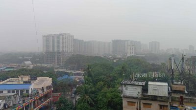 হেমন্তের আকাশে মেঘের ঘনঘটা