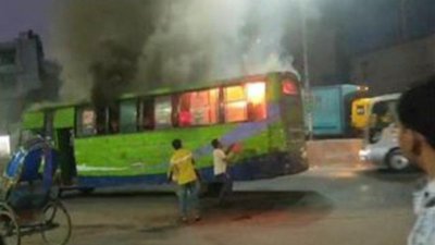 বাসে আগুনের প্রতীকী ছবি