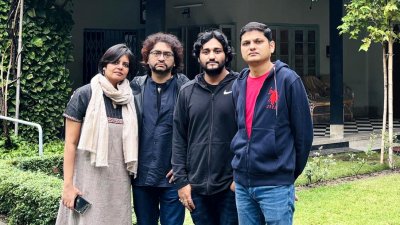 বিষণ্ন ‘ফসিলস; সদস্যরা