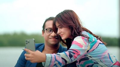 গানের দৃশ্যে সাব্বির জামান ও সিন্থিয়া ইয়াসমিন