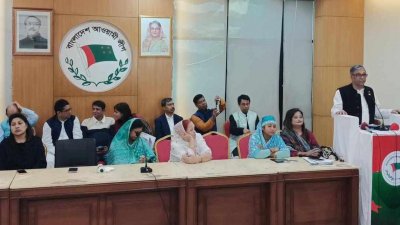মতবিনিময় সভায় বক্তব্য রাখছেন আ ফ ম বাহাউদ্দিন নাছিম
