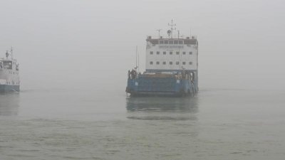 কুয়াশার কারণে ফেরি চলাচলে বিঘ্ন
