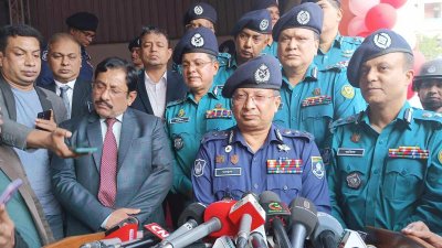 ‘অবৈধ অস্ত্রধারী ও সন্ত্রাসীদের বিরুদ্ধে অভিযান চলমান রয়েছে’