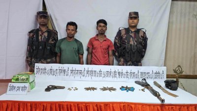 অস্ত্র ও গোলাবারুদসহ আটক দুই রোহিঙ্গা