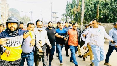 ইশরাকের নেতৃত্বে মিছিল