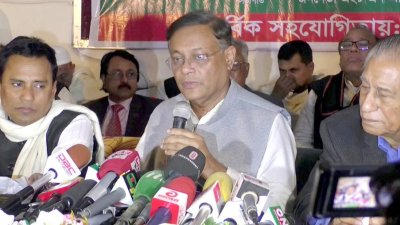 সাংবাদিকদের সঙ্গে মতবিনিময়কালে তথ্যমন্ত্রী ড. হাছান মাহমুদ