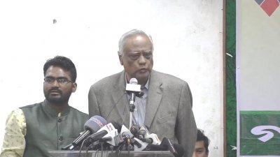 বক্তৃতা করছেন ১২ দলীয় জোটের প্রধান ও জাতীয় পার্টির একাংশের চেয়ারম্যান মোস্তফা জামাল হায়দার