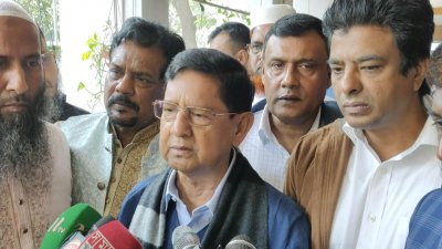 নৌকা প্রতীক নেওয়ার পর সাংবাদিকদের সঙ্গে কথা বলেছেন আওয়ামী লীগ প্রার্থী বস্ত্র ও পাটমন্ত্রী গোলাম দস্তগীর গাজী
