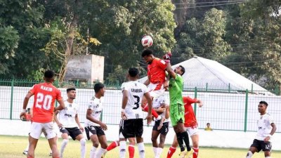 ১০ জনের দল নিয়েও স্বাধীনতা কাপের শিরোপা জিতেছে কিংস