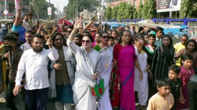 স্বতন্ত্র প্রার্থী আনোয়ারা ইসলাম রানীর শোডাউন