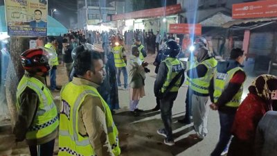রবিবার দুপুরে উপজেলার মাড়িয়া ইউনিয়নের গাঙ্গোপাড়া মোড়ে এ ঘটনা ঘটে