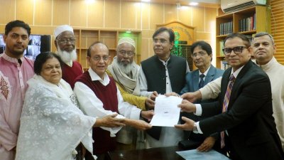 প্রতীক গ্রহণ করেন আনোয়ার হোসেন মঞ্জু