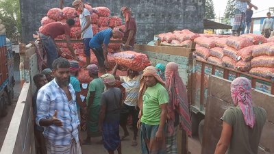 হিলি স্থলবন্দর দিয়ে দেশের বাজারে এসেছে ৩৪ হাজার ৯৯৪ টন আলু