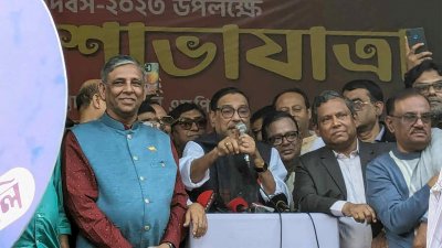 বিজয় শোভাযাত্রায় বক্তব্য দিচ্ছেন ওবায়দুল কাদের