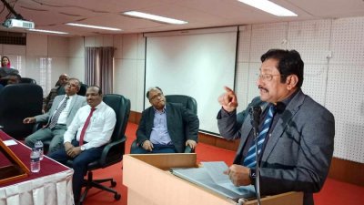 বক্তব্য রাখছেন উপাচার্য অধ্যাপক ডা. মো. শারফুদ্দিন আহমেদ